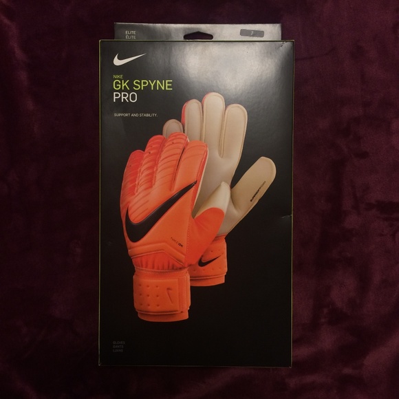 nike goalkeeper gloves size 7